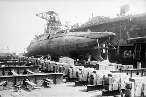 who invented the submarine in ww1
